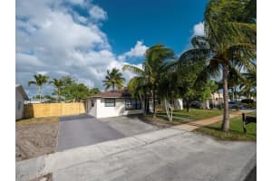 510 S 13th Ct, Lantana, FL 33462 Sold 07/07/25