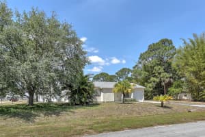 1152 SE O'Donnell Ln, Port Saint Lucie, FL 34983 Sold 06/18/25