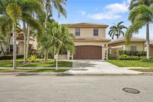 16250 La Costa Dr, Weston