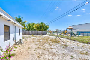 1000 NE 52nd Ct, Deerfield Beach, FL 33064 Sold 07/11/25