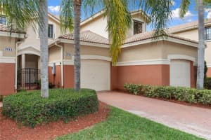 3916 Tree Top Dr, Weston