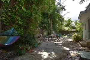 1050 NE 82nd St, Miami, FL 33138 - MLS#F10499561