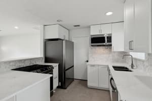 1547 Ne 39th St, Oakland Park
