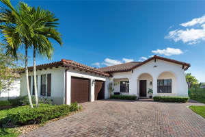 8358 NW 30th St, Cooper City, FL 33024 Sold 04/28/25