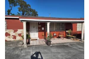 434 SE 9th Ct, Hialeah, FL 33010 Sold 07/21/25
