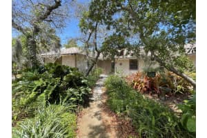 1047 NE Quinn Pl, Jensen Beach, FL 34957 Sold 05/21/25