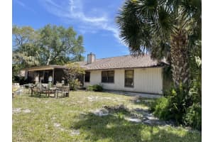 1047 NE Quinn Pl, Jensen Beach, FL 34957 Sold 05/21/25