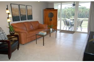 575 Oaks Ln 303, Pompano Beach, FL 33069 - MLS#F10500265
