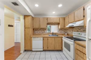 6751 N UNIVERSITY DR 324, Tamarac, FL 33321 Sold 10/01/25