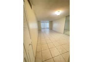2840 Somerset Dr 212m, Lauderdale Lakes