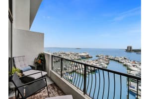 555 NE 15th St T4(704), Miami, FL 33132 - MLS#F10500654