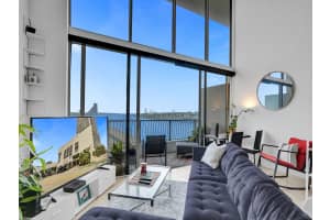 555 15th Street, Miami, FL 33132 - MLS#F10500654