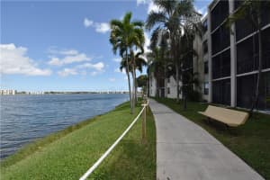 118 Lake Emerald Dr 101 Oakland Park, FL 33309 - Off Market