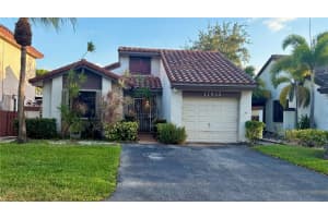 17932 NW 63rd Ct, Hialeah, FL 33015 Sold 08/11/25