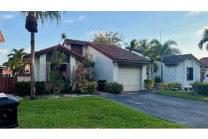 17932 NW 63rd Ct, Hialeah, FL 33015 Sold 08/11/25