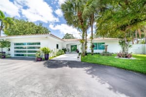 15101 Falkirk Pl, Miami Lakes, FL 33016 Sold 08/21/25