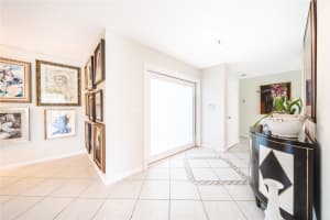 15101 Falkirk Pl, Miami Lakes, FL 33016 Sold 08/21/25
