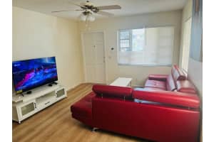 958 W 4th St, Riviera Beach