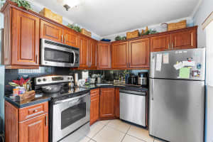 2741 NE 8th Avenue 10, Wilton Manors, FL 33334 - MLS#F10501720