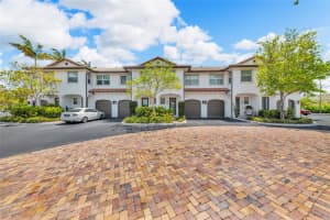 1327 SE 3rd Ave 1327, Pompano Beach, FL 33060 - MLS#F10502205