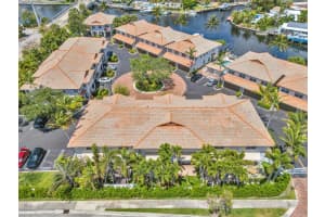 1327 SE 3rd Ave 1327, Pompano Beach, FL 33060 - MLS#F10502205