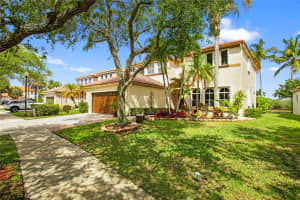 372 Carrington Dr, Weston, FL 33326 Sold 08/15/25
