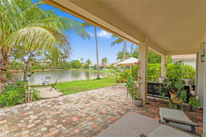 372 Carrington Dr, Weston, FL 33326 Sold 08/15/25