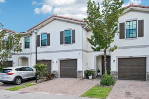 1009 Kapok Ln, Riviera Beach, FL 33410 Sold 06/27/25