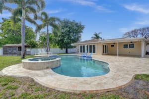 800 NE 48th St, Oakland Park, FL 33334 Sold 06/16/25