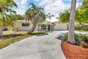 421 SE 5th Ave, Pompano Beach, FL 33060 - MLS#F10502641