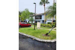 2705 S Oakland Forest Dr 102, Oakland Park