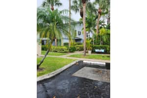 2705 S Oakland Forest Dr 102, Oakland Park, FL 33309 - MLS#F10502708