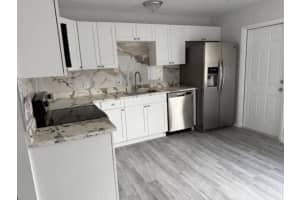 490 NE 33rd St, Oakland Park, FL 33334 Sold 08/25/25