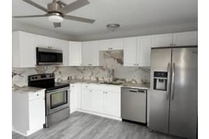 490 NE 33rd St, Oakland Park, FL 33334 Sold 08/25/25