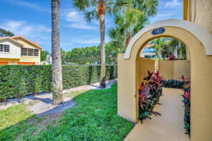 2121 S Ocean Blvd 302, Lauderdale By The Sea, FL 33062 Sold 09/25/25