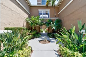 5025 Fairways Cir, B206, Vero Beach, FL 32967 - MLS#F10502851