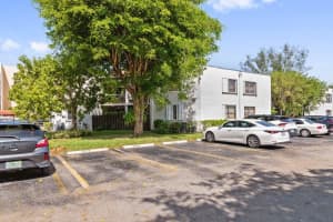 9421 Fontainebleau Blvd 109, Miami, FL 33172 Sold 08/18/25