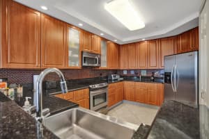 2633 NE 14th Ave 400, Wilton Manors, FL 33334 - MLS#F10503079