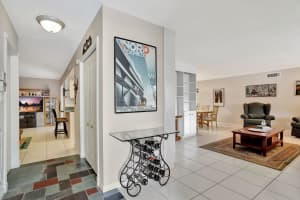 425 NW 24th St, Wilton Manors, FL 33311 Sold 07/08/25