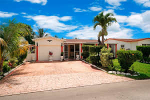 4190 NW 52nd Ave, Lauderdale Lakes, FL 33319 Sold 08/08/25