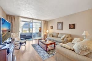 2841 Somerset Drive, Lauderdale Lakes, FL 33311 - MLS#F10503553