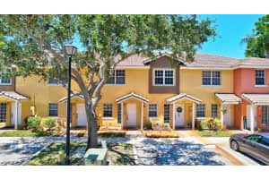 6907 Sienna Club Pl, Lauderhill, FL 33319 Sold 07/17/25