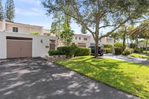 3063 N Palm Aire Dr 3063, Pompano Beach