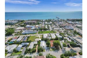 4422 Seagrape Dr 2, Lauderdale By The Sea, FL 33308 - MLS#F10503671