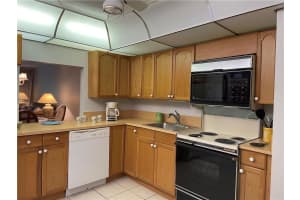 4629 Poinciana St 211, Lauderdale By The Sea, FL 33308 Sold 11/05/25