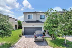 453 NW 36th Ave, Pompano Beach, FL 33069 - MLS#F10503787