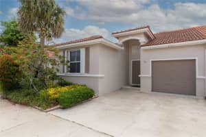 857 Nw 133rd Avenue, Pembroke Pines