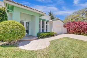 300 NW 21st Ct, Wilton Manors, FL 33311 Sold 12/30/25