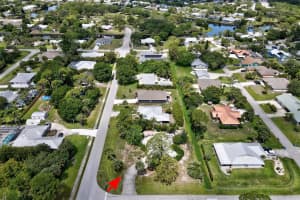 702 Lake Dr, Sebastian, FL 32958 - MLS#F10504153