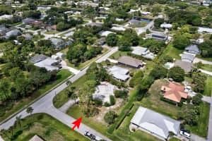 702 Lake Dr, Sebastian, FL 32958 - MLS#F10504153